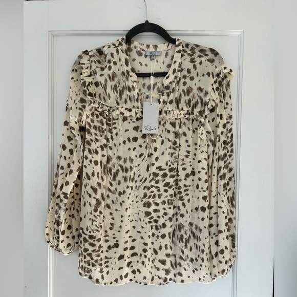 Rails Lydia Blouse in Puma Print. New with tags! Size Medium. - Picture 3 of 5